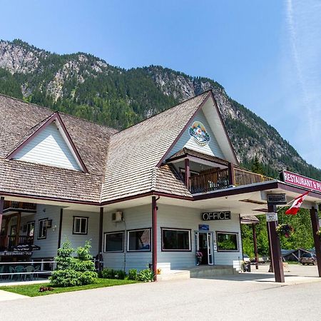 Peaks Lodge Revelstoke Kültér fotó