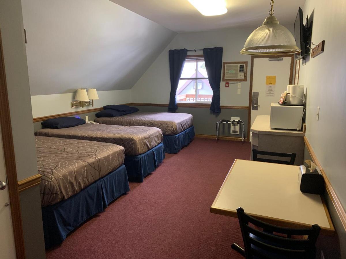 Peaks Lodge Revelstoke Kültér fotó