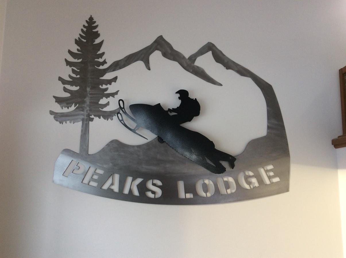 Peaks Lodge Revelstoke Kültér fotó