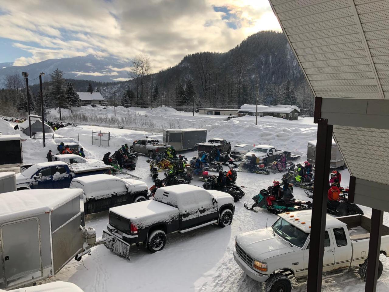Peaks Lodge Revelstoke Kültér fotó