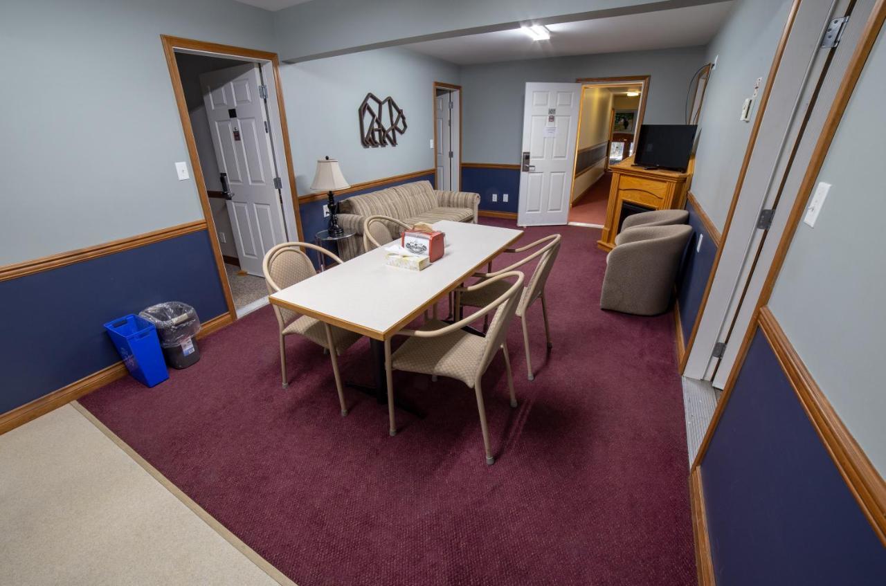 Peaks Lodge Revelstoke Kültér fotó