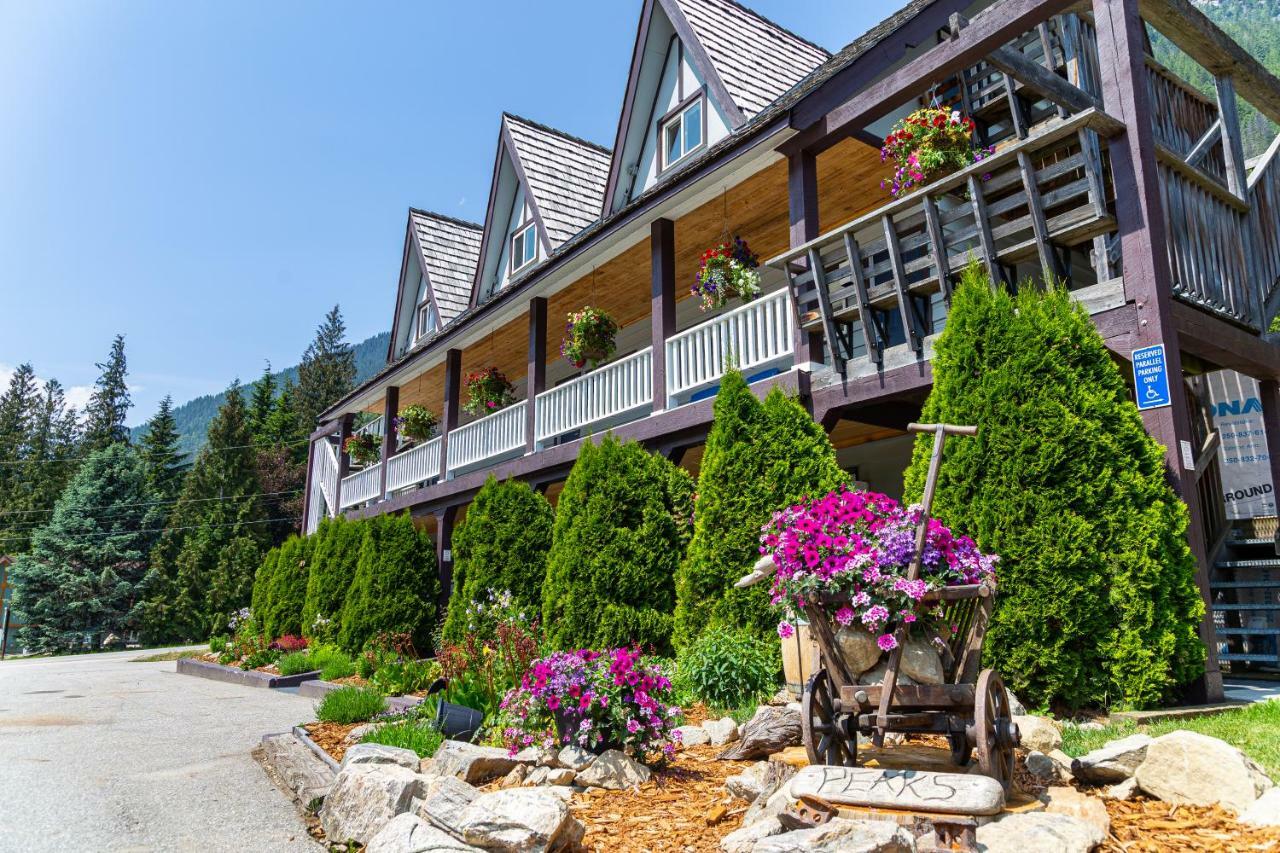 Peaks Lodge Revelstoke Kültér fotó