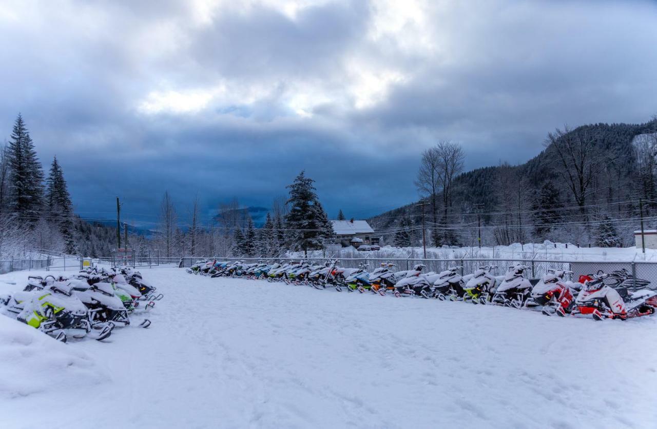 Peaks Lodge Revelstoke Kültér fotó
