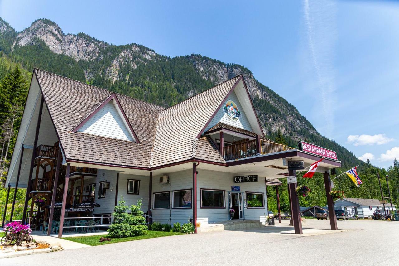 Peaks Lodge Revelstoke Kültér fotó