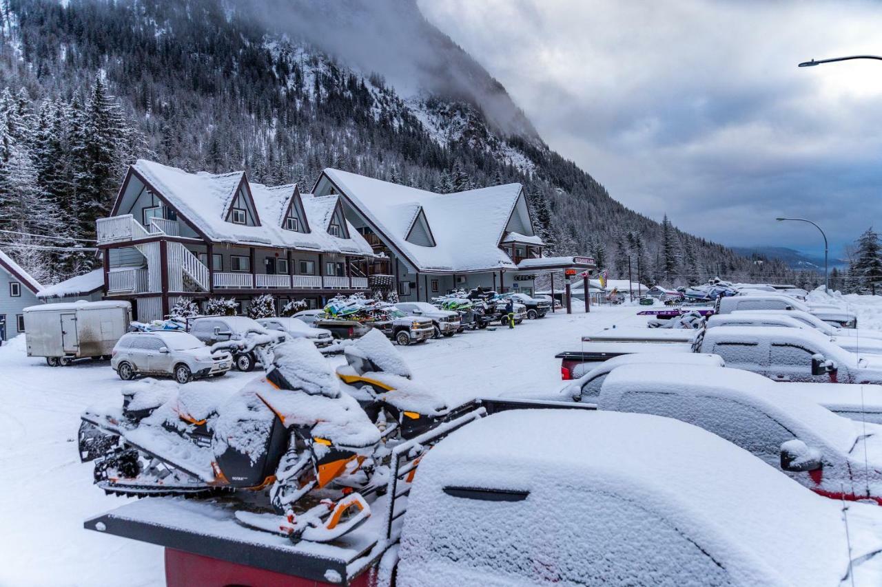 Peaks Lodge Revelstoke Kültér fotó