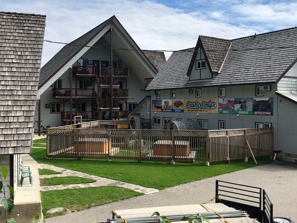 Peaks Lodge Revelstoke Kültér fotó