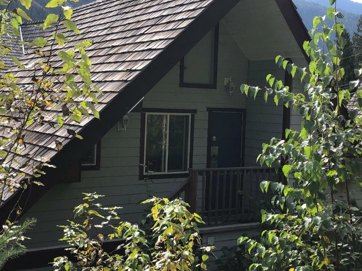 Peaks Lodge Revelstoke Kültér fotó