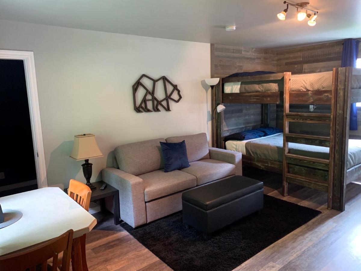Peaks Lodge Revelstoke Kültér fotó