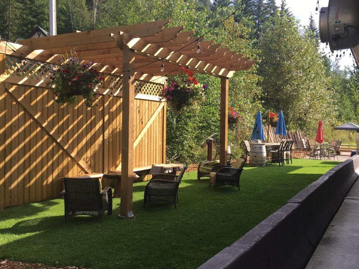 Peaks Lodge Revelstoke Kültér fotó