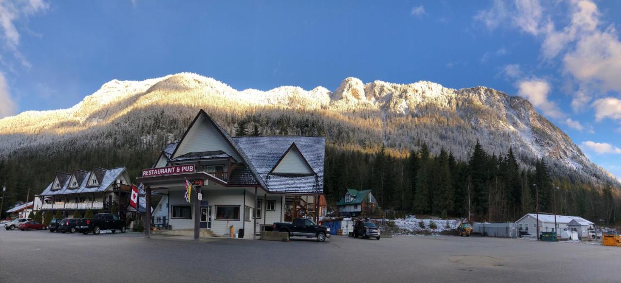 Peaks Lodge Revelstoke Kültér fotó