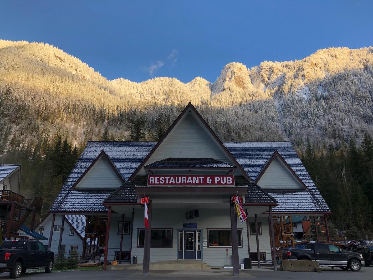 Peaks Lodge Revelstoke Kültér fotó