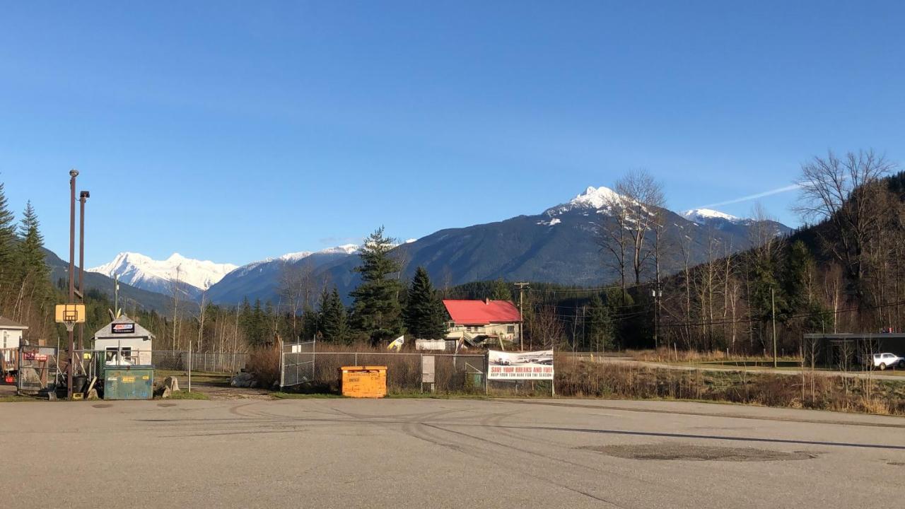 Peaks Lodge Revelstoke Kültér fotó
