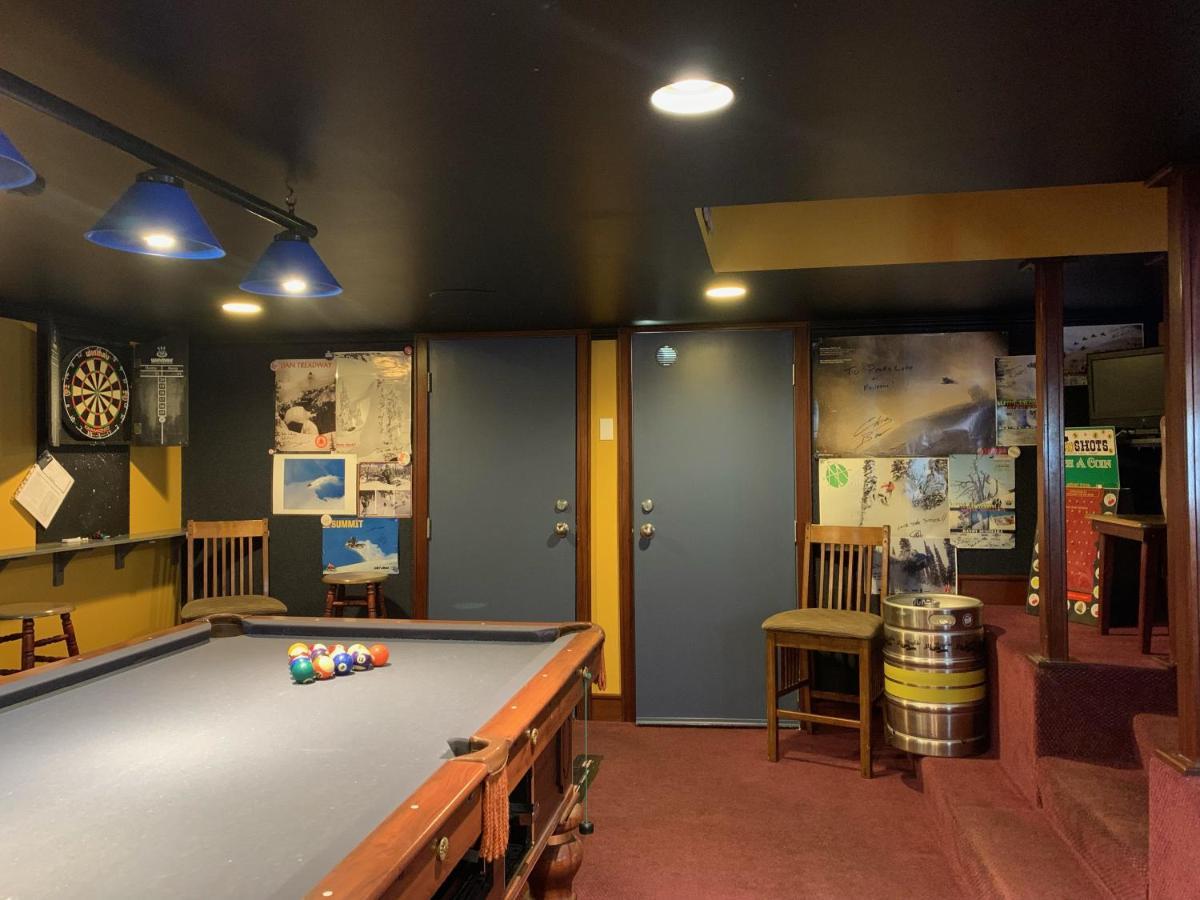 Peaks Lodge Revelstoke Kültér fotó
